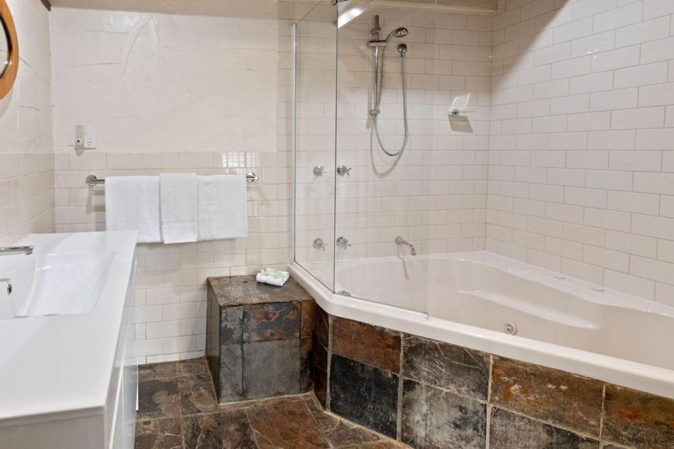 مونت غامبير Clarendon Chalets المظهر الخارجي الصورة