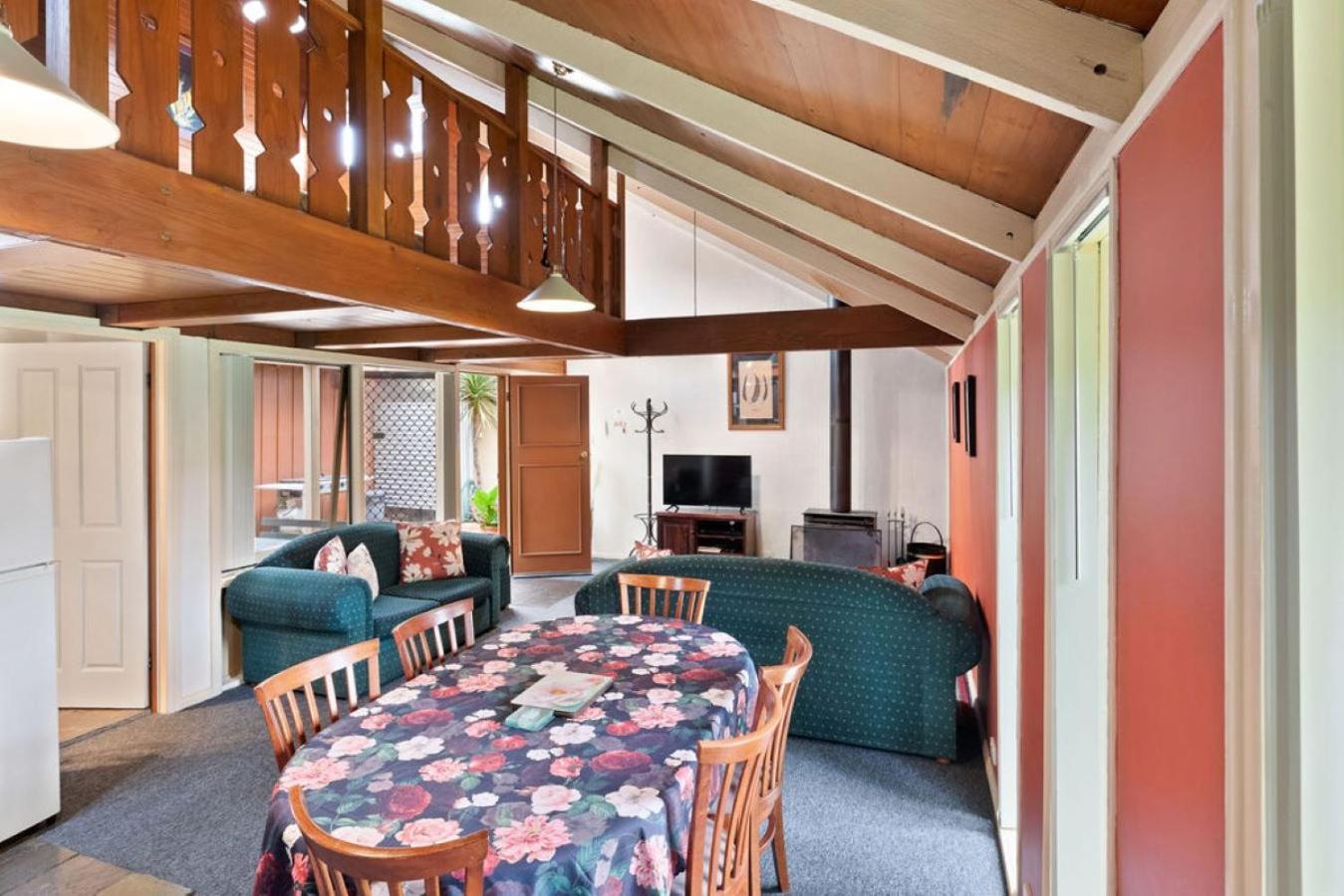 مونت غامبير Clarendon Chalets المظهر الخارجي الصورة